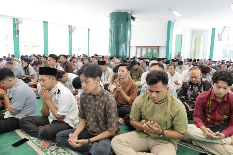 Awali Hari Pertama Kerja Unimus Gelar Halal Bihalal dan Silaturahmi Idulfitri 1445 H