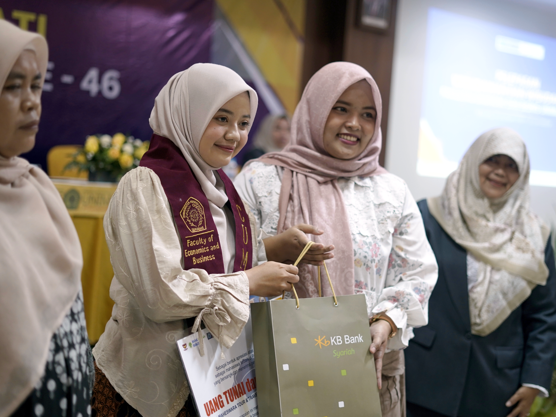 pemberian hadiah oleh sponsor bank bukopin syariah