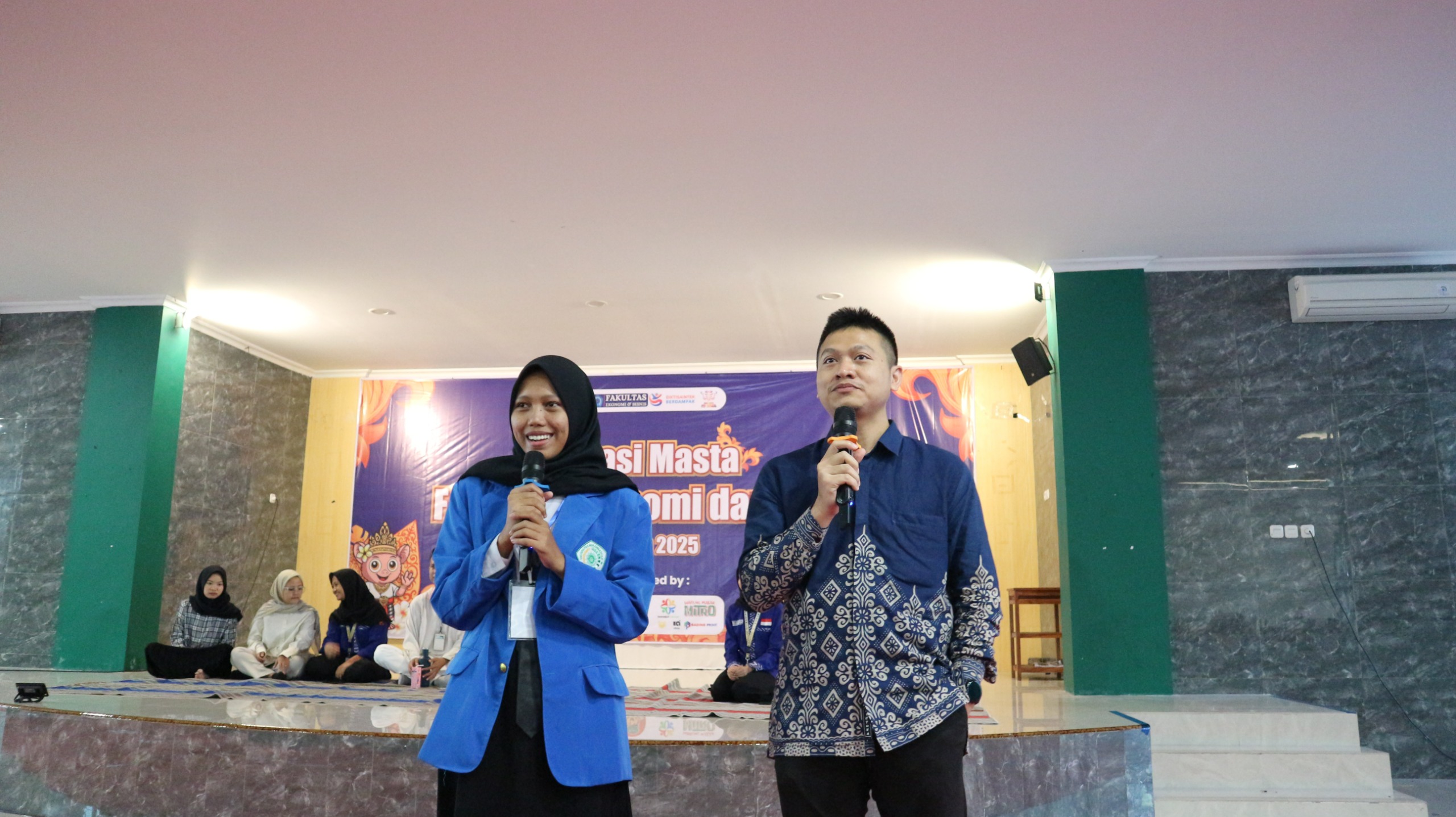 kaprodi manajemen unimus bersama mahasiswa baru 2025-2026